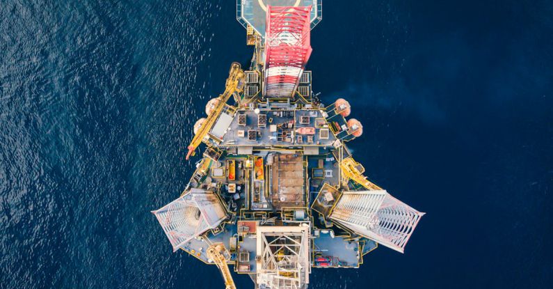Drones Industry - Offshore oil platform